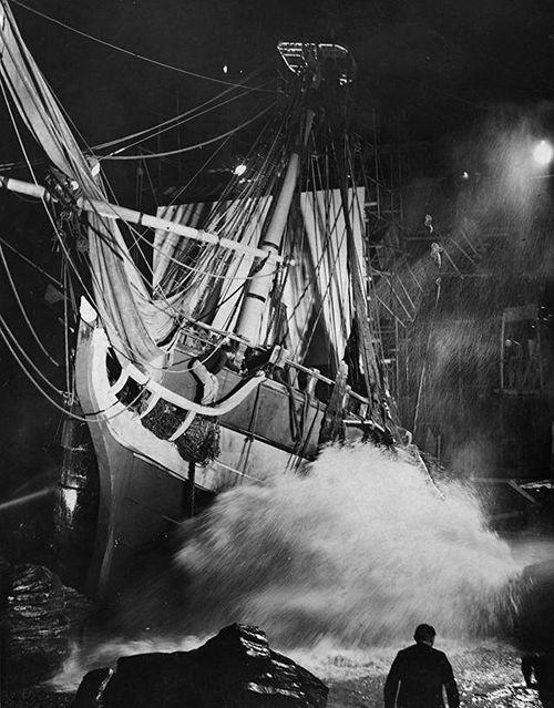 沉沦与清醒,心灵挣扎的轨迹